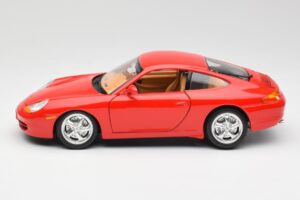Porsche 911 996 Carrera Rdeč Bburago 1:18 3385 Kovina – slika 4 od 8