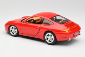 Porsche 911 996 Carrera Rdeč Bburago 1:18 3385 Kovina – slika 7 od 8