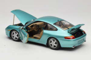 Porsche 911 996 Green Metallic UT Models 1:18 27901 Kovina – slika 5 od 8