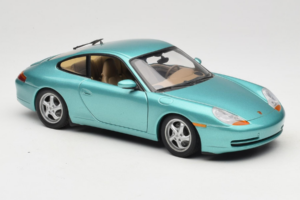 Porsche 911 996 Green Metallic UT Models 1:18 27901 Kovina – slika 6 od 8