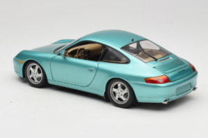 Porsche 911 996 Green Metallic UT Models 1:18 27901 Kovina – slika 7 od 8