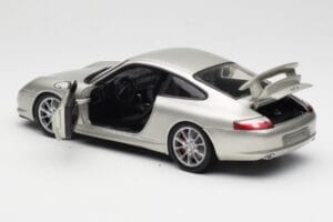 Porsche 911 996 GT3 Srebrn Hot Wheels 1:18 C2590 Kovina – slika 5 od 8