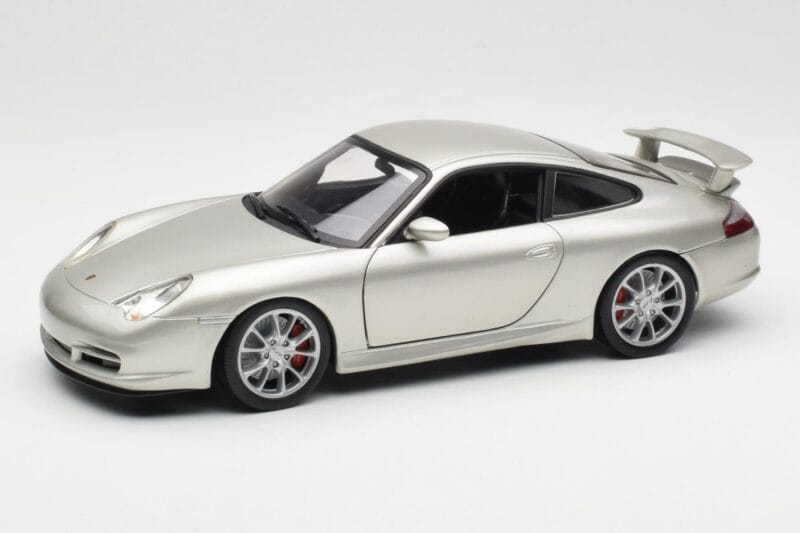Porsche 911 996 GT3 Srebrn Hot Wheels 1:18 C2590 Kovina