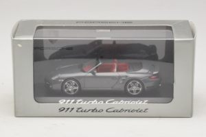 Porsche 911 997 Turbo Cabriolet Grey Metallic Minichamps 1:43 WAP02015218 Kovina – slika 4 od 4