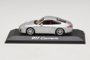 Porsche 911 997 Carrera Silver Metallic Minichamps 1:43 WAP02001218 Kovina
