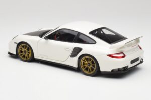 Porsche 911 997 GT2 RS Bel & Zlat Platišča Minichamps 1:18 100069406 Kovina – slika 7 od 8