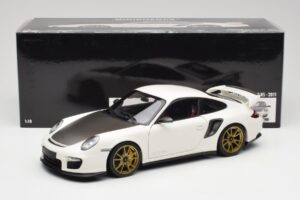 Porsche 911 997 GT2 RS Bel & Zlat Platišča Minichamps 1:18 100069406 Kovina – slika 8 od 8