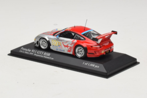 Porsche 911 997 GT3 RSR #80 J. Bergmeister / S. Neiman / D. Law 24 Hours of Le Mans 2009 Minichamps 1:43 400096980 Kovina – slika 3 od 4