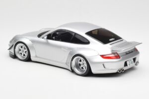 Porsche 911 997 RWB Abu Dhabi IXO 1:18 18CMC166 Kovina – slika 5 od 6