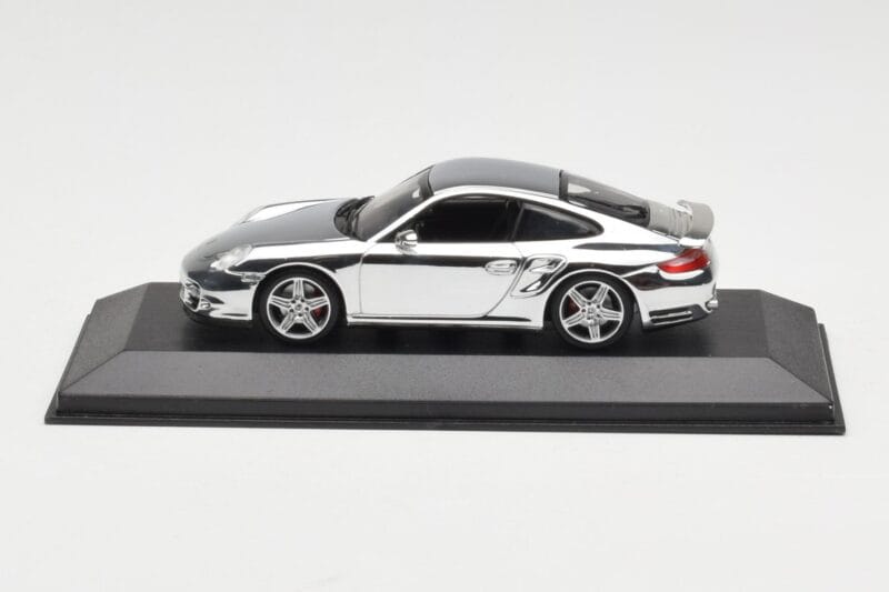 Porsche 911 997 Turbo Chrome Silver Minichamps 1:43 WAP02060816-R Kovina