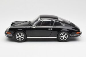 Porsche 911 S Črn Schuco 1:18 450047200 Kovina – slika 4 od 8