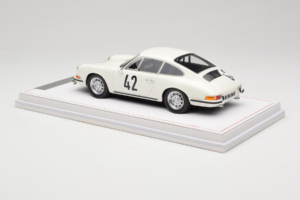 Porsche 911 S #42 R. Buchet / H. Linge Auguste Veuillet 24 Hours of Le Mans Class Winner 1967 IVY 1:18 REMC006 Smola – slika 5 od 6