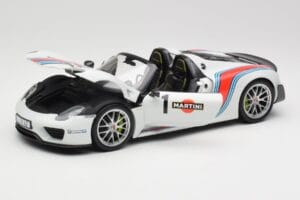Porsche 918 Spyder Weissach Package Martini Minichamps 1:18 110062440 Kovina – slika 2 od 8