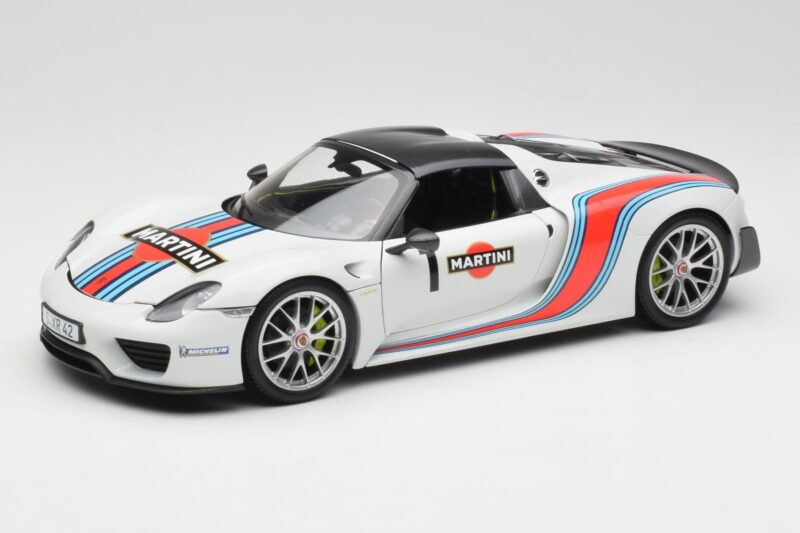 Porsche 918 Spyder Weissach Package Martini Minichamps 1:18 110062440 Kovina