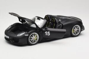 Porsche 918 Spyder Weissach Package Matt Black Minichamps 1:18 110062444 Kovina – slika 2 od 8