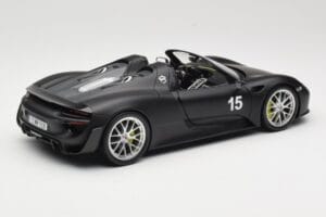 Porsche 918 Spyder Weissach Package Matt Black Minichamps 1:18 110062444 Kovina – slika 3 od 8