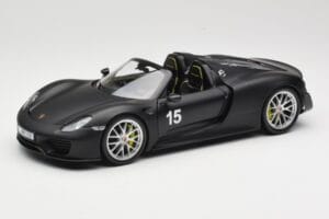 Porsche 918 Spyder Weissach Package Matt Black Minichamps 1:18 110062444 Kovina