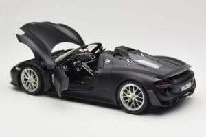 Porsche 918 Spyder Weissach Package Matt Black Minichamps 1:18 110062444 Kovina – slika 5 od 8