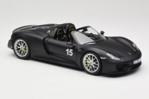 Porsche 918 Spyder Weissach Package Matt Black Minichamps 1:18 110062444 Kovina – slika 6 od 8