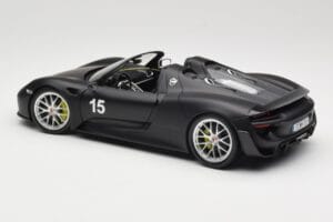 Porsche 918 Spyder Weissach Package Matt Black Minichamps 1:18 110062444 Kovina – slika 7 od 8
