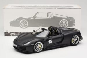 Porsche 918 Spyder Weissach Package Matt Black Minichamps 1:18 110062444 Kovina – slika 8 od 8