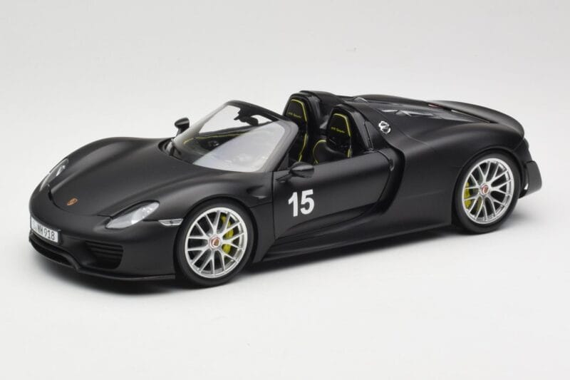 Porsche 918 Spyder Weissach Package Matt Black Minichamps 1:18 110062444 Kovina