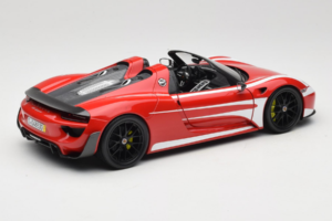 Porsche 918 Spyder Weissach Package Rdeče Bele Proge Minichamps 1:18 110062442-O1 Kovina – slika 3 od 8