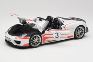 Porsche 918 Spyder Weissach Package Salzburg Minichamps 1:18 110062441 Kovina – slika 2 od 8