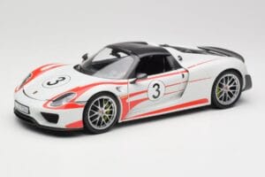 Porsche 918 Spyder Weissach Package Salzburg Minichamps 1:18 110062441 Kovina