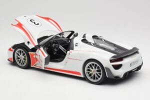 Porsche 918 Spyder Weissach Package Salzburg Minichamps 1:18 110062441 Kovina – slika 5 od 8