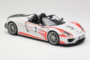 Porsche 918 Spyder Weissach Package Salzburg Minichamps 1:18 110062441 Kovina – slika 6 od 8
