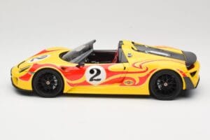 Porsche 918 Spyder Weissach Package Rumen S Črtami Minichamps 1:18 110062446 Kovina – slika 4 od 8