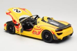 Porsche 918 Spyder Weissach Package Rumen S Črtami Minichamps 1:18 110062446 Kovina – slika 5 od 8
