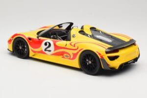 Porsche 918 Spyder Weissach Package Rumen S Črtami Minichamps 1:18 110062446 Kovina – slika 7 od 8