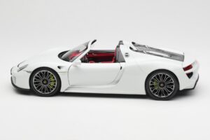 Porsche 918 Spyder Bel Minichamps 1:18 110062436 Kovina – slika 4 od 8