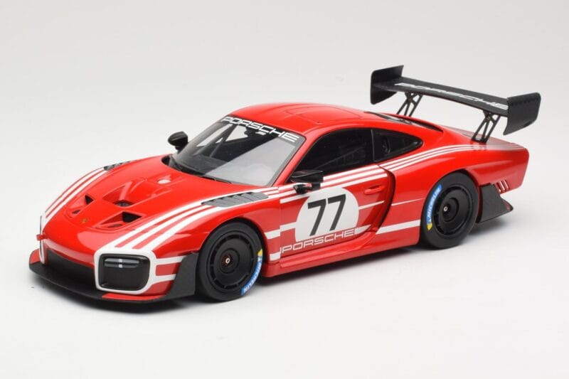Porsche 935/19 Rdeč z Belimi Progami Minichamps 1:18 155067577 Kovina