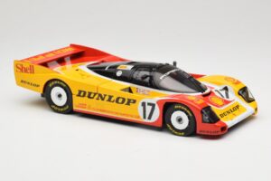 Porsche 962C Group C #17 D. Bell / H-J. Stuck / K. Ludwig 24 Hours of Le Mans 1988 Universal Hobbies 1:18 4704 Kovina – slika 6 od 8