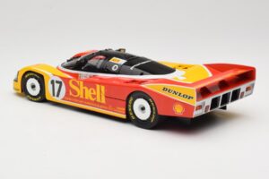 Porsche 962C Group C #17 D. Bell / H-J. Stuck / K. Ludwig 24 Hours of Le Mans 1988 Universal Hobbies 1:18 4704 Kovina – slika 7 od 8