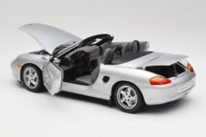 Porsche Boxster 986 Kabriolet Arctic Srebrna Metalik UT Models 1:18 27852 Kovina – slika 5 od 8