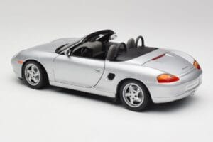 Porsche Boxster 986 Kabriolet Arctic Srebrna Metalik UT Models 1:18 27852 Kovina – slika 7 od 8