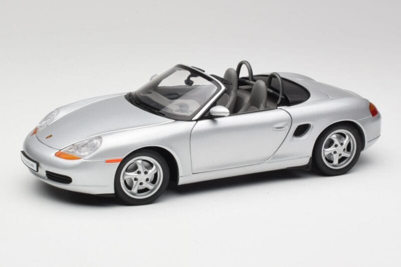 Porsche Boxster 986 Kabriolet Arctic Srebrna Metalik UT Models 1:18 27852 Kovina