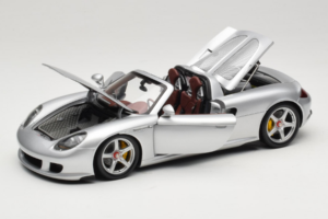 Porsche Carrera GT Silver Metallic Minichamps 1:18 WAP02103014 Kovina – slika 2 od 8