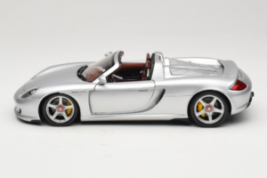 Porsche Carrera GT Silver Metallic Minichamps 1:18 WAP02103014 Kovina – slika 4 od 8
