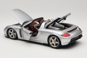 Porsche Carrera GT Silver Metallic Minichamps 1:18 WAP02103014 Kovina – slika 5 od 8