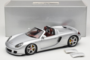 Porsche Carrera GT Silver Metallic Minichamps 1:18 WAP02103014 Kovina – slika 8 od 8