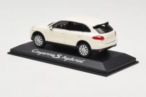 Porsche Cayenne 958 S Hybrid Bel Minichamps 1:43 WAP0200040B Kovina – slika 3 od 4