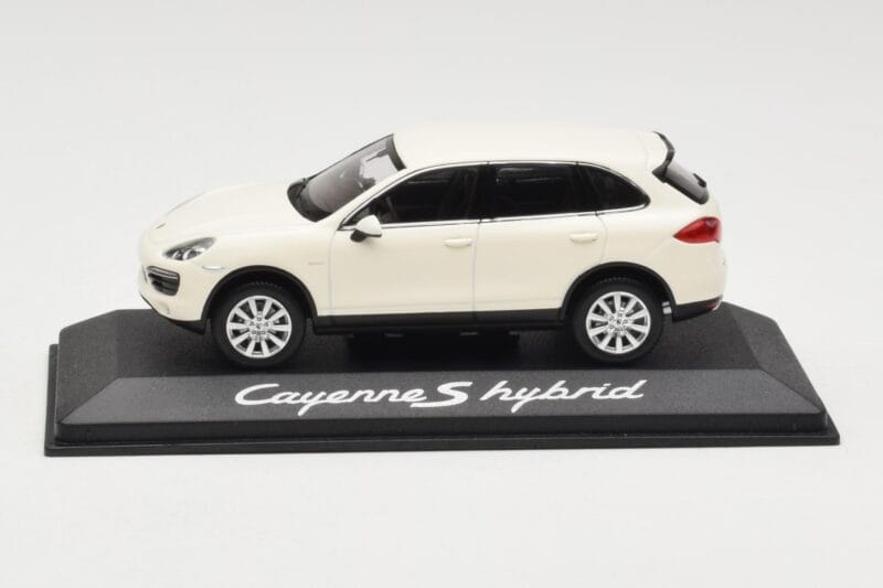 Porsche Cayenne 958 S Hybrid Bel Minichamps 1:43 WAP0200040B Kovina