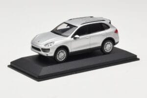 Porsche Cayenne 958 Srebrna Minichamps 1:43 WAP0200020B Kovina – slika 2 od 4