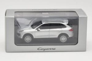 Porsche Cayenne 958 Srebrna Minichamps 1:43 WAP0200020B Kovina – slika 4 od 4
