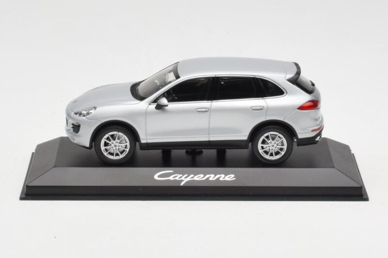 Porsche Cayenne 958 Srebrn Minichamps 1:43 WAP0200020E Kovina